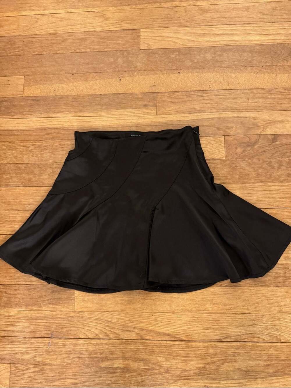 Forever 21 Women's Black Satin Flared Mini Skirt - Size XS
 b78